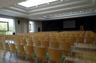 Weinstraßen Center bestuhlt