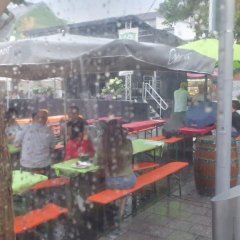 Regenschauer am Weinfest-Samstag
