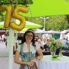 Madeleine zum Weingräfinnen-Empfang