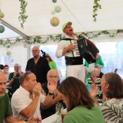Gute Stimmung im Zelt