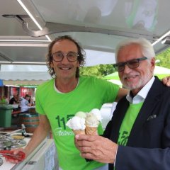Grün-weißes Eis zum Stadtjubiläum