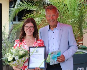 Übergabe Ernennungsurkunde an Madeleine Übergabe Ernennungsurkunde an Madeleine